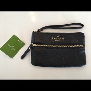 New with tag! Kate Spade Small Wristlet Black